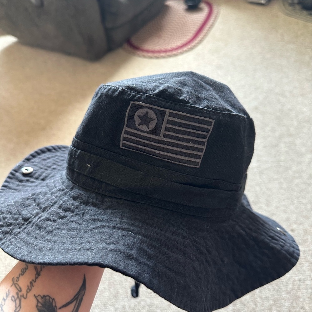 Black bucket hat (men’s)